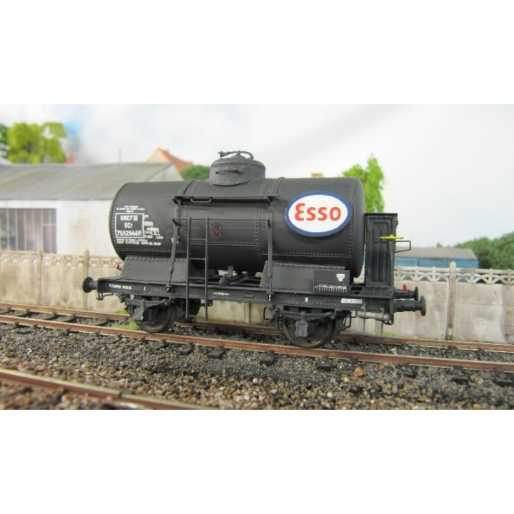 K244   Wagon citerne Esso 