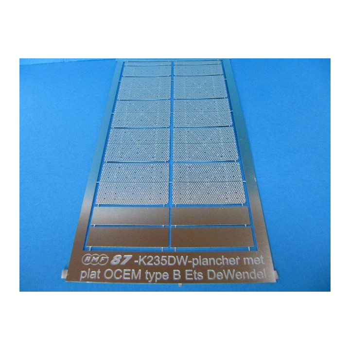 K232DW  Option plancher métallique et marquages