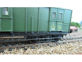 K137  Fourgon PLM à bogies et vigie centrale