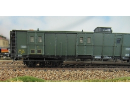 K137  Fourgon PLM à bogies et vigie centrale