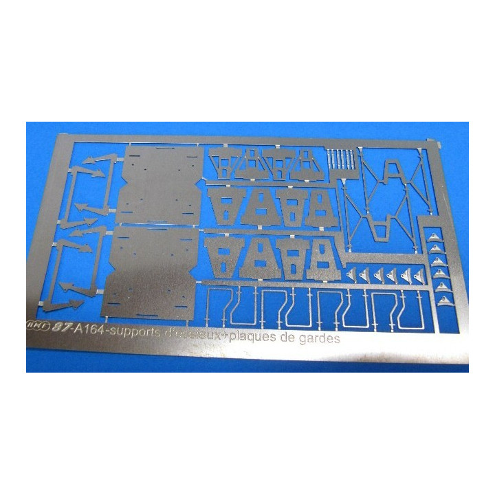 2 platines supports d'essieux avec plaques de garde