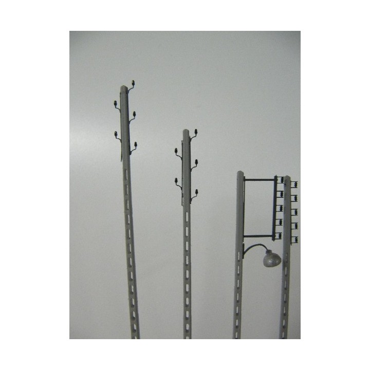 8 poteaux béton EDF (2x12m +2x 11m +4x 10m)