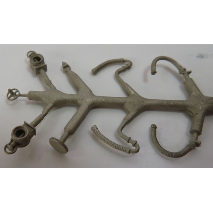 A368 2 lanternes + pièces diverses