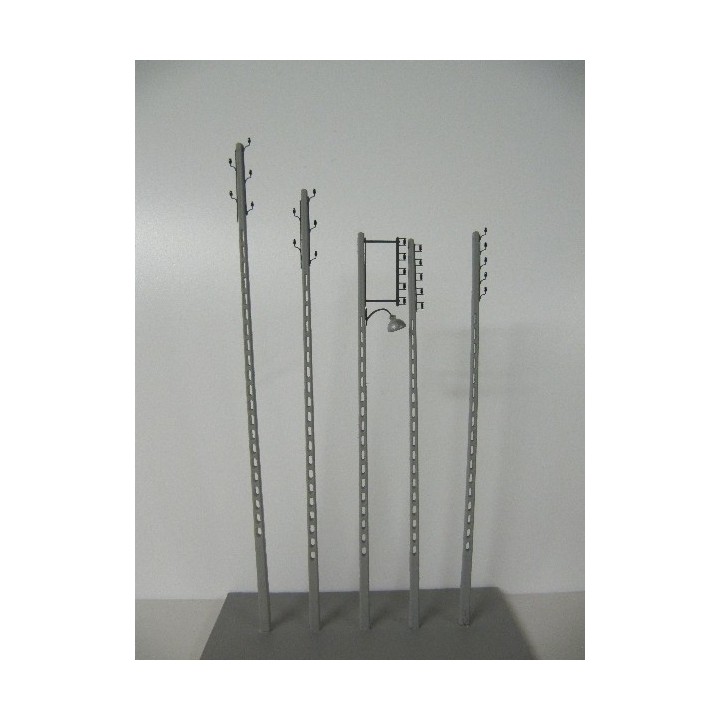 8 poteaux béton EDF (2x12m +2x 11m +4x 10m)