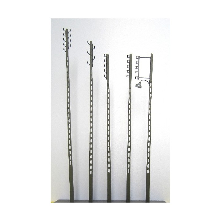 8 poteaux béton EDF (2x12m +2x 11m +4x 10m)