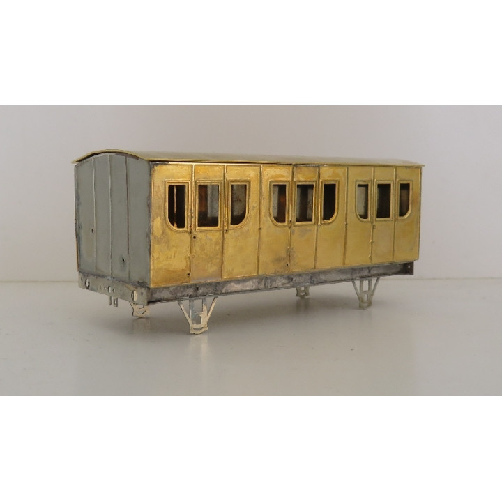 K165  Voiture Est 2 essieux portières et toilettes type A3
