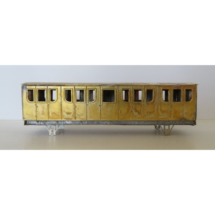 K166  Voiture Est 2 essieux portières et toilettes type AB4st