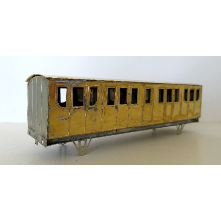 K166  Voiture Est 2 essieux portières et toilettes type AB4st