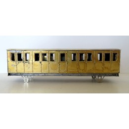 K166  Voiture Est 2 essieux portières et toilettes type AB4st