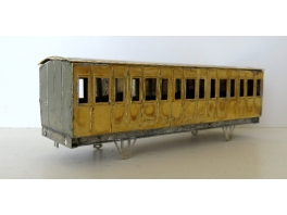 K167  Voiture Est 2 essieux portières et toilettes type B5