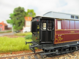 K143  Ambulant postal à bogies de 18,12m,