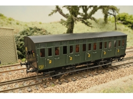 K133    Voiture Nord 2 essieux et portières type A2B3