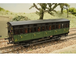 K133    Voiture Nord 2 essieux et portières type A2B3