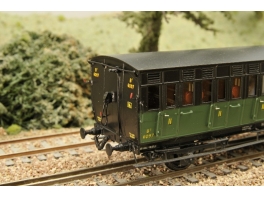K133    Voiture Nord 2 essieux et portières type A2B3